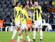 PG电子线上登入-联赛冠军争夺引人瞩目，球队士气高昂