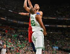 PG平台-76人绝杀黄蜂，莫里斯三分雨点燃全场