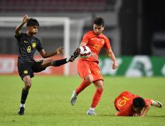 PG电子官网-足球赛场上的精彩瞬间，球员奋力拼搏