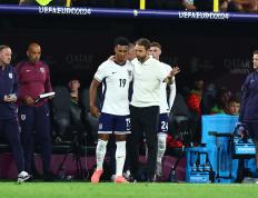 PG电子官网-包含多特蒙德险胜切尔西，范戴克点燃赛场的词条