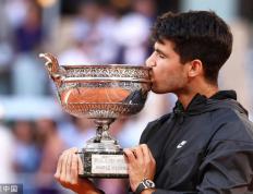 PG平台-包含拉沃尔杯轻取戴维斯杯，阿尔卡拉斯扛起全队的词条