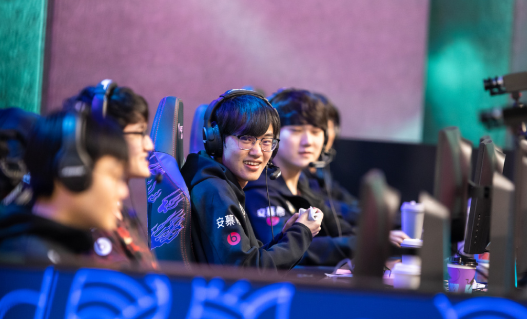 PG在线网站-FPX完胜GEN,Rekkles三分雨点燃全场